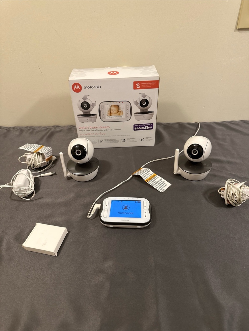 MOTOROLA  VIDEO BABY MONITOR 2 Cameras, 3.5" Color MBP43S-2